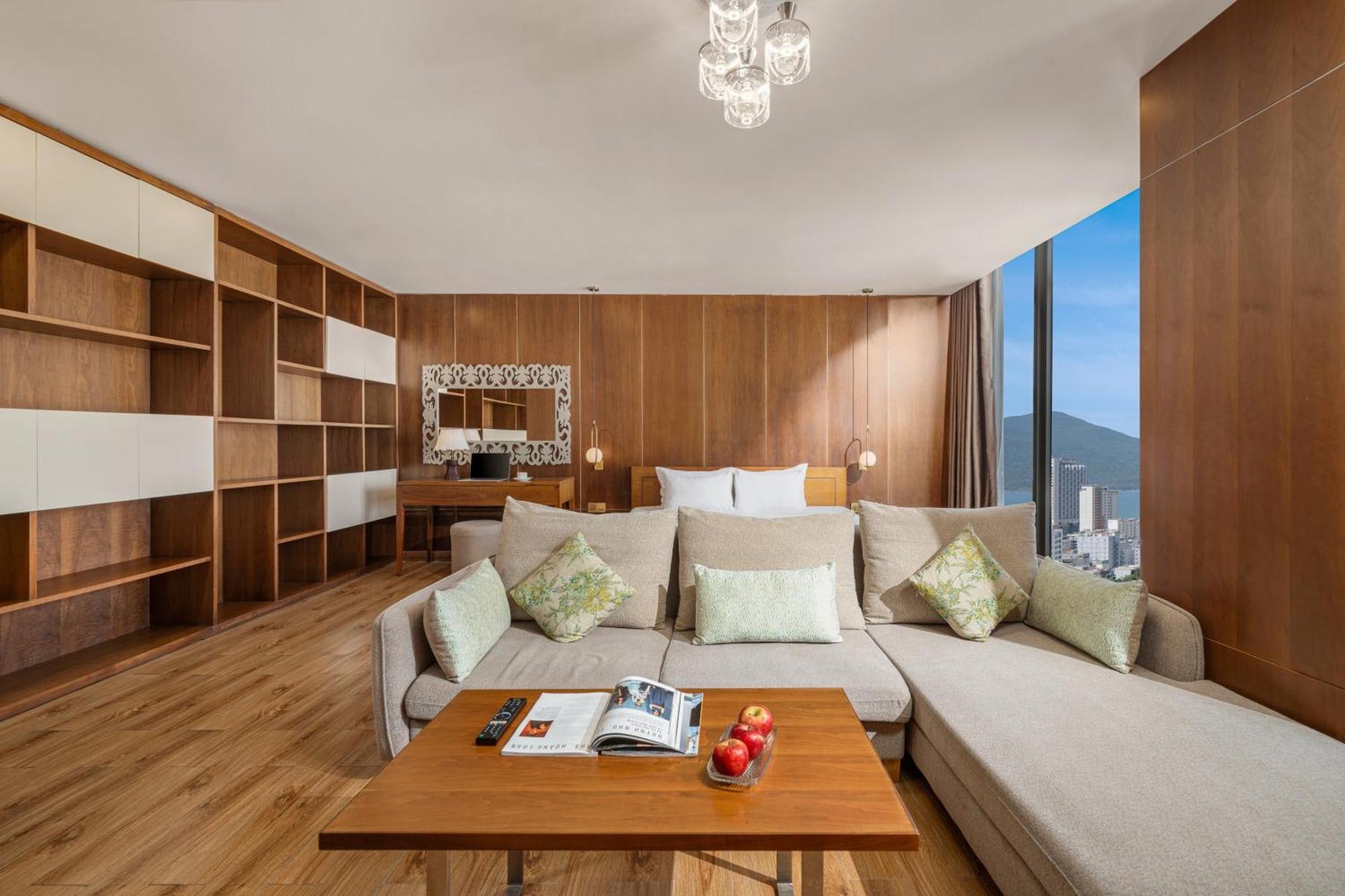 Nhu Minh Plaza Khách sạn 4*