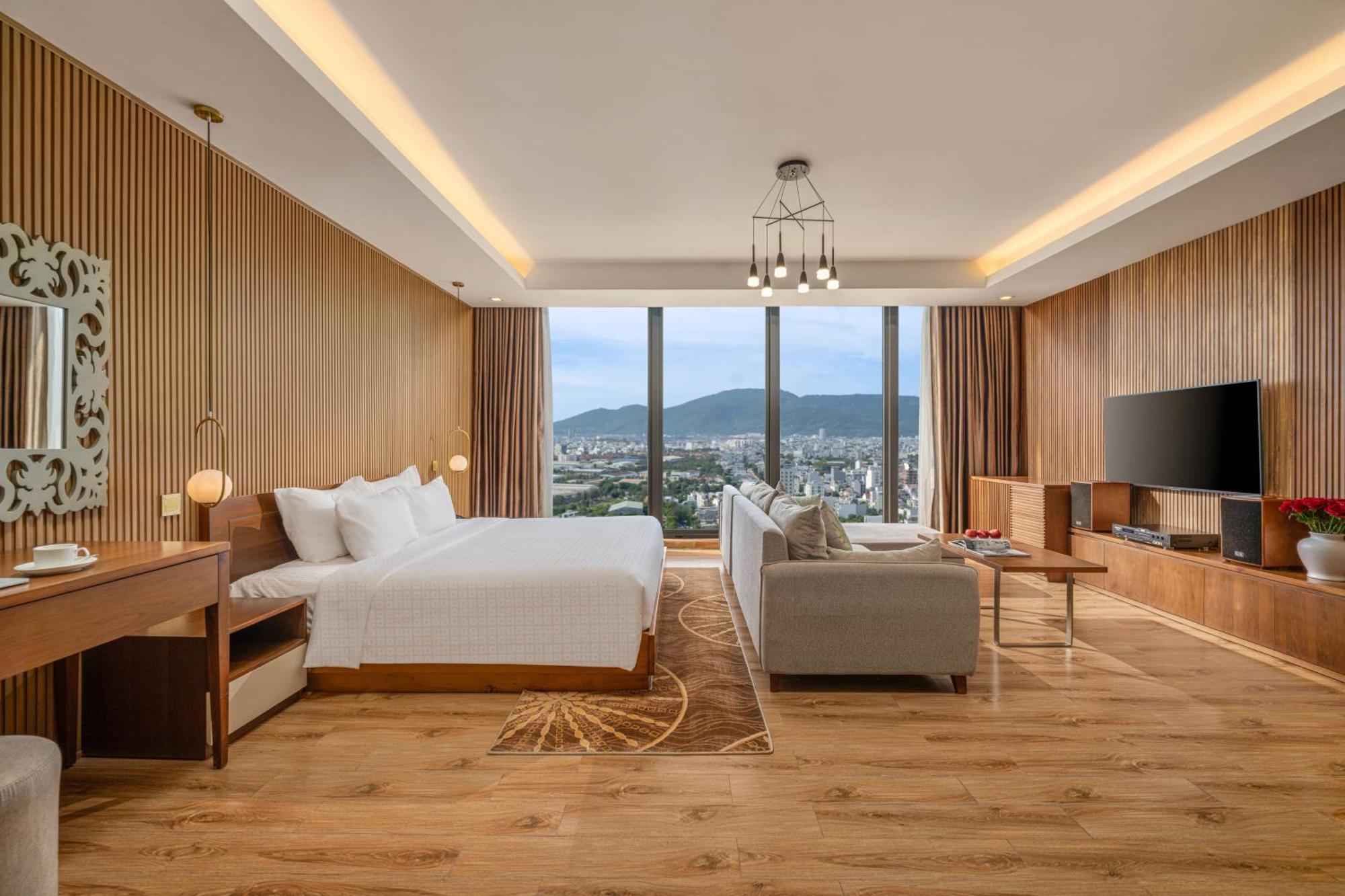 Nhu Minh Plaza Khách sạn 4*